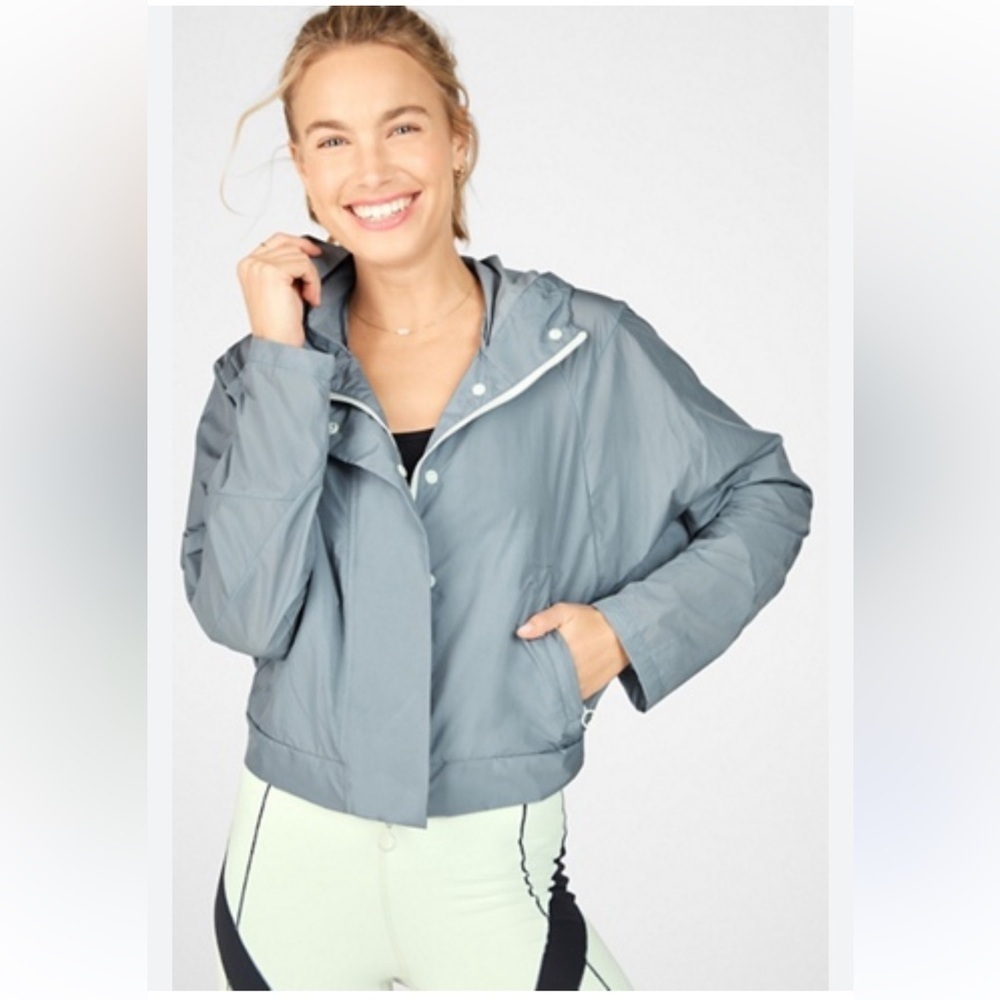 FABLETICS HALLE CROPPED HOODED JACKET SIZE XS